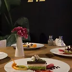 212 Hotel 4*