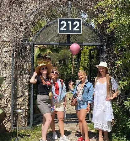212 Konukevi *