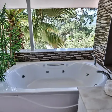 فندق فندق 212